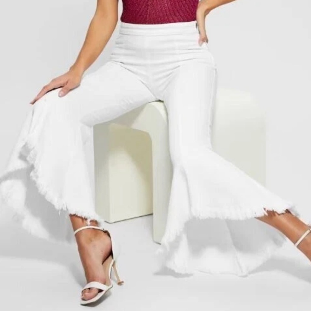Cropped Super Flare White Jeans Size M